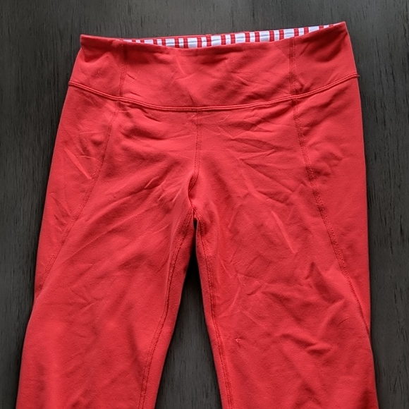 Lululemon red crop Capri legging - Picture 2 of 6
